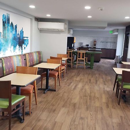 Wingate By Wyndham Dayton North Hotell Exteriör bild